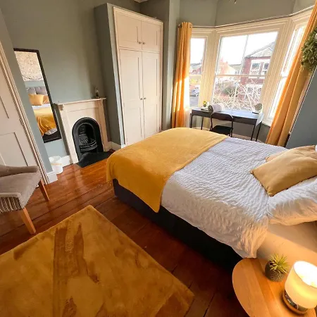 Stylish 4 Bed House With Parking In Central Norwich-3